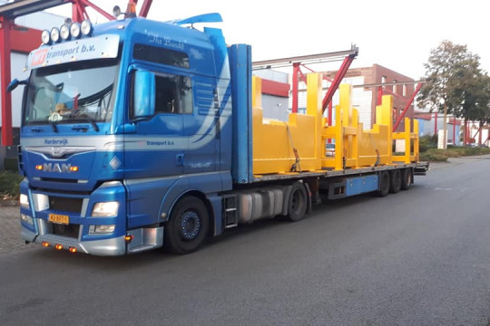 Gespotte WT transport vrachtwagen door Altwin