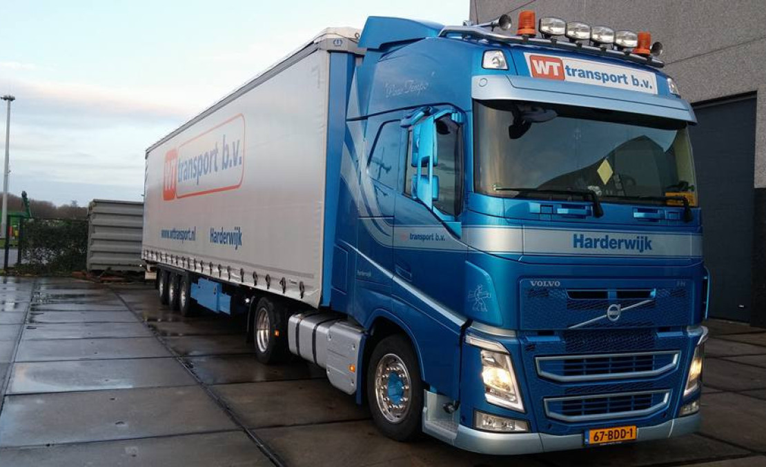 Gespotte WT transport vrachtwagen door Joop