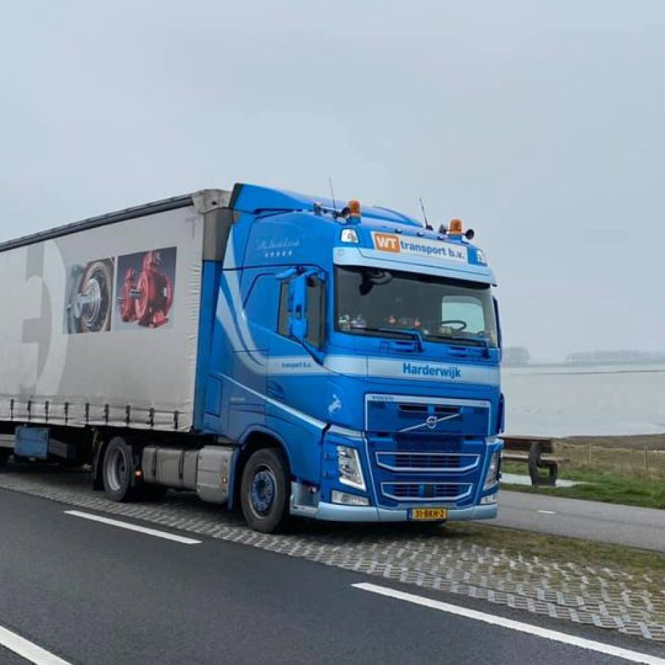 Gespotte WT transport vrachtwagen door Willem